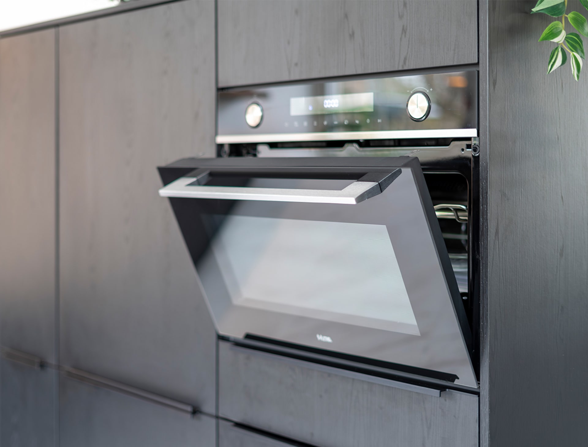 Halfhoge kastenwand keuken