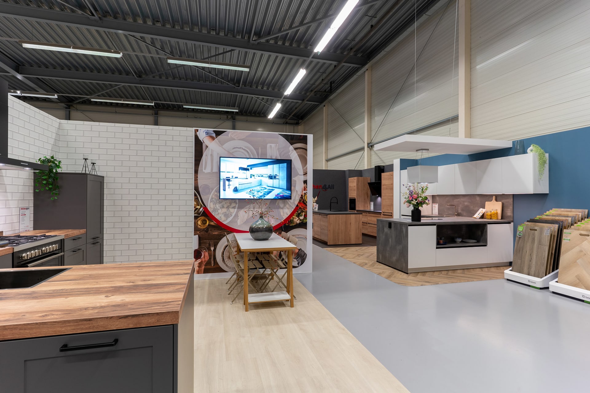 Keukenopstelling met houten werkblad in de Kitchen4All-winkel