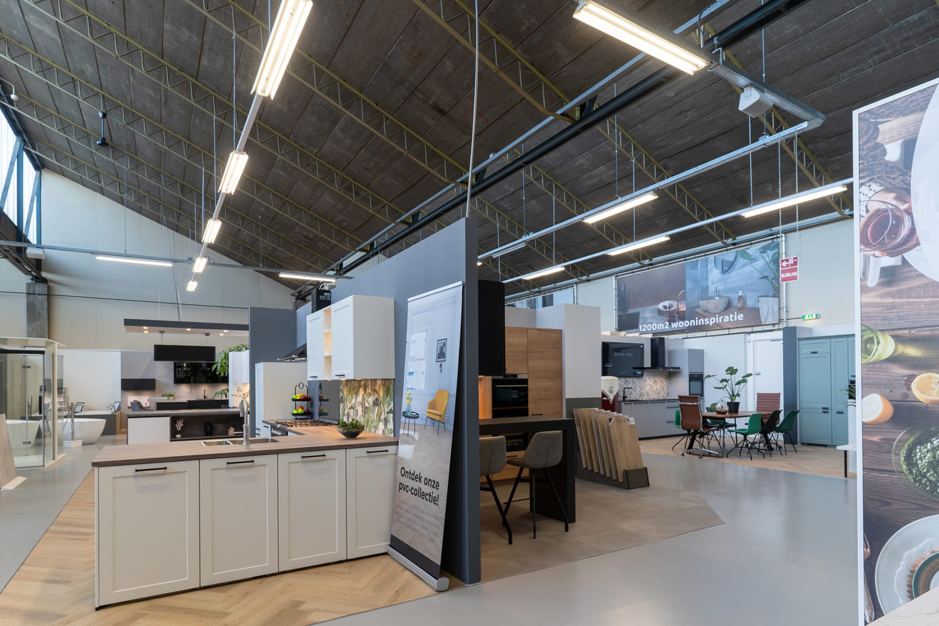 Diverse moderne keukenopstellingen in de Kitchen4All-winkel