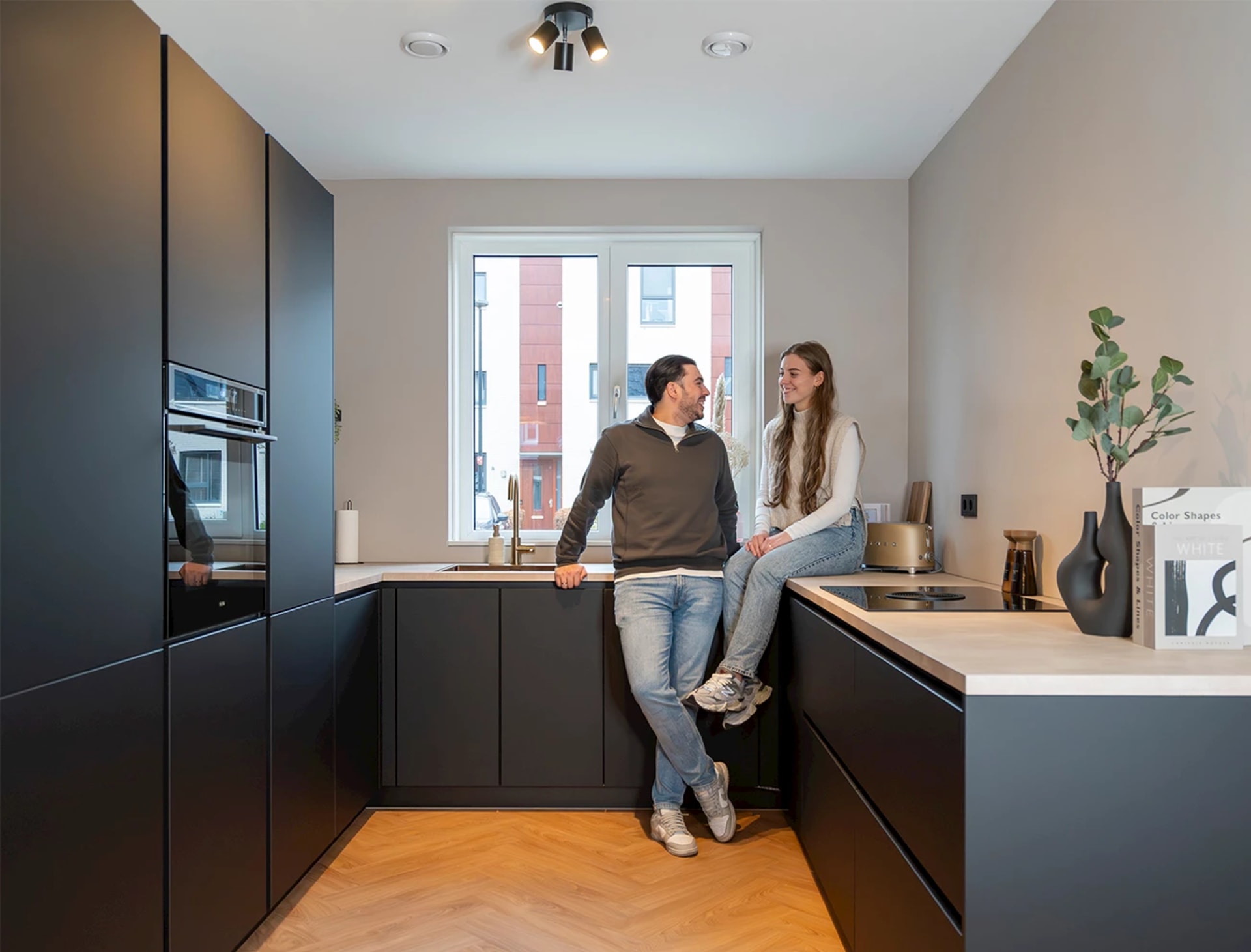 De opgeleverde keuken precies zoals het 3D-ontwerp