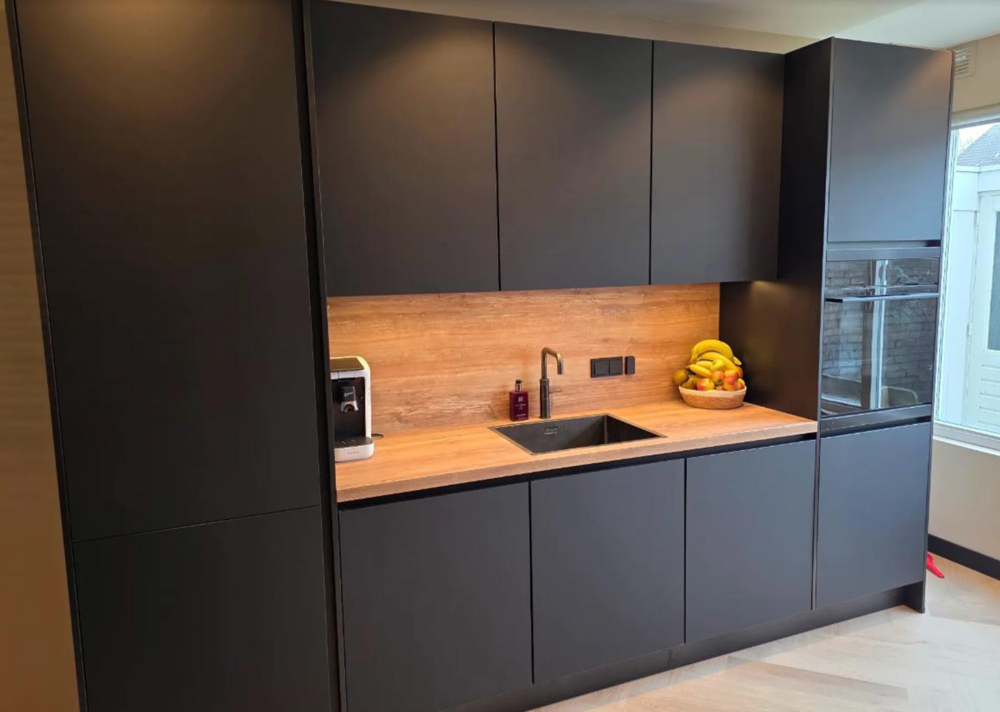 Opgeleverde keuken - Donkere stoere