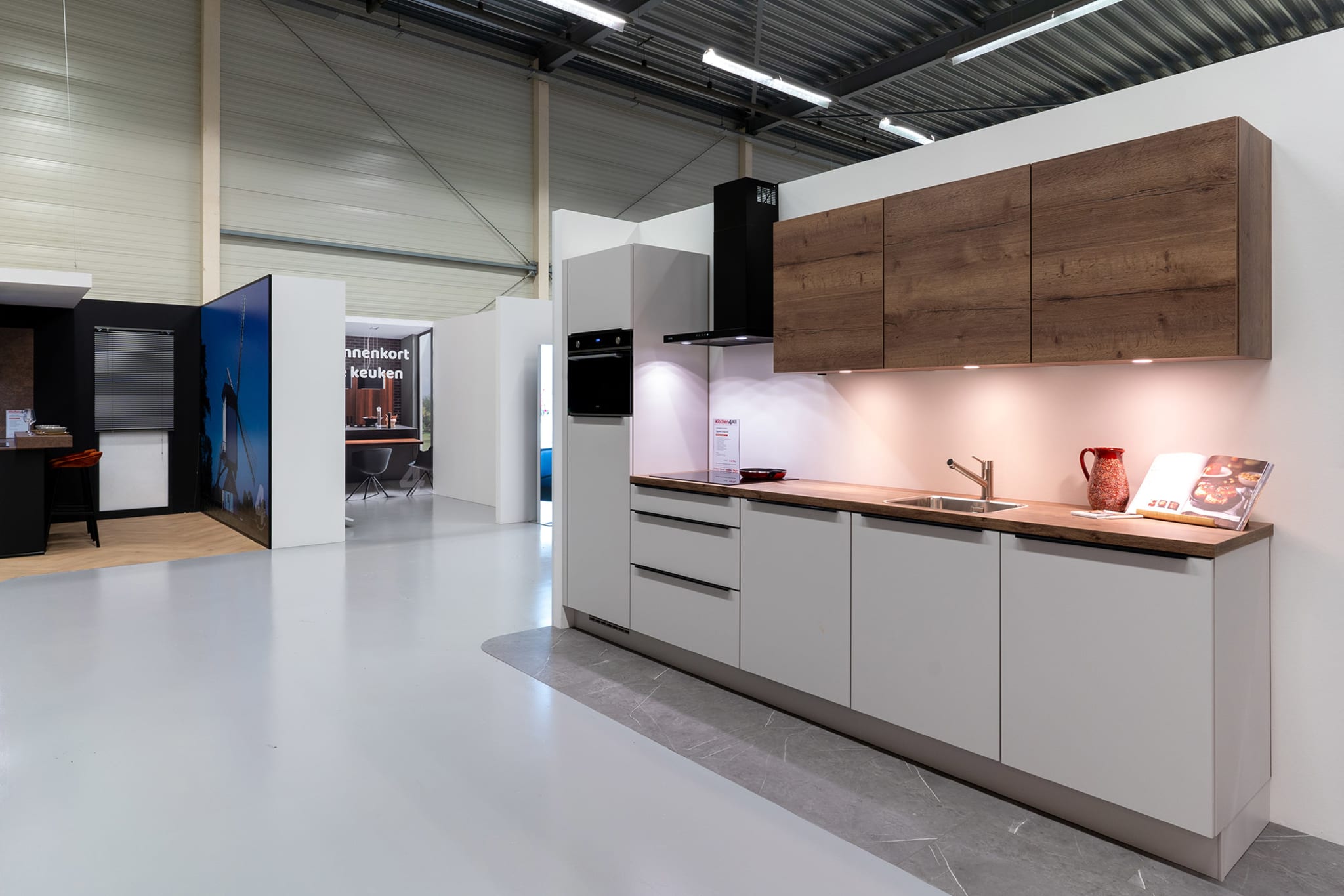 Keukenopstellingen in verschillende stijlen in de Kitchen4All-winkel