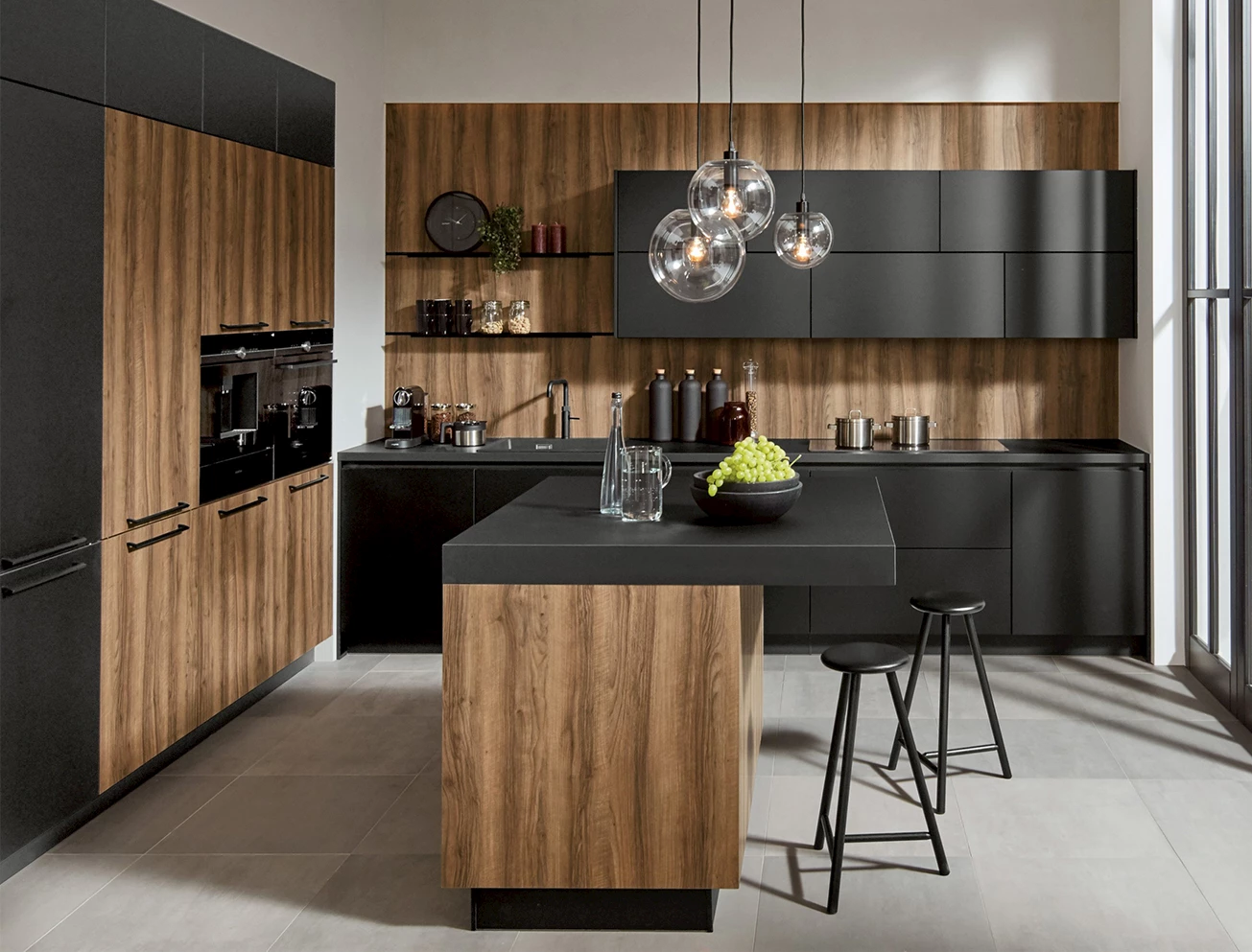 Keuken zwart met hout