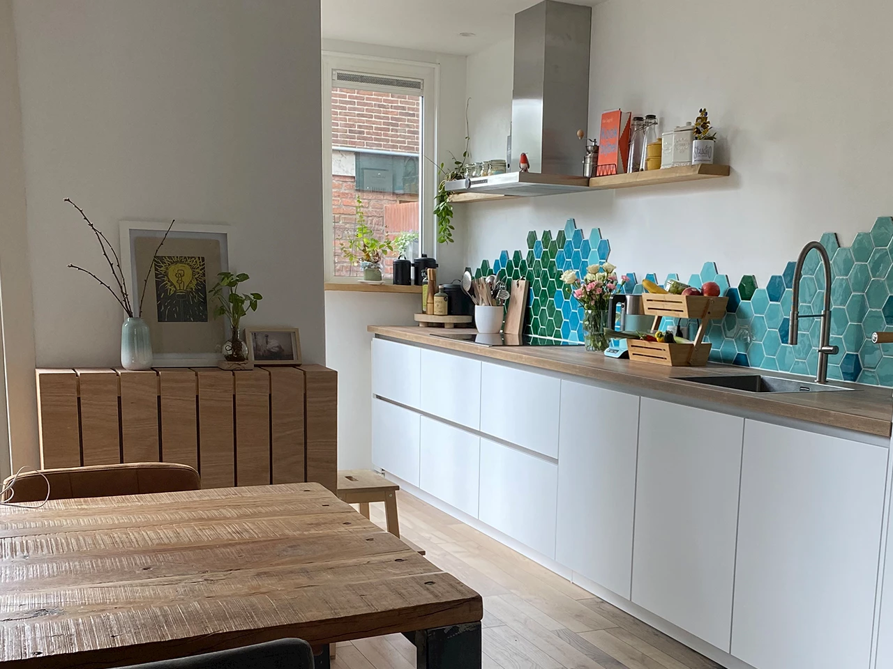 Lange rechte keuken zonder bovenkasten