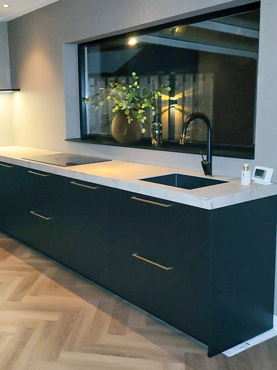 Stijvolle zwarte keuken