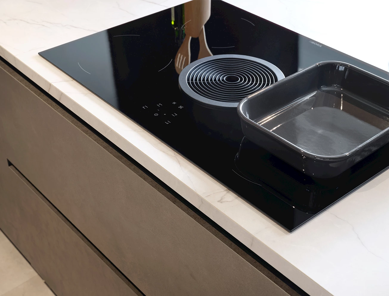 Inductiekookplaat met geïntegreerde afzuiging