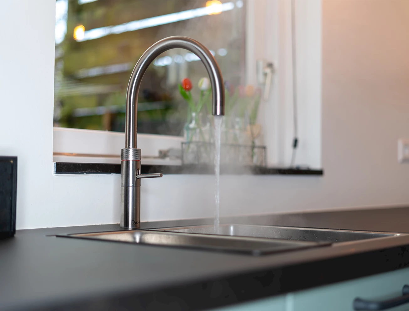 Chromen kokend waterkraan