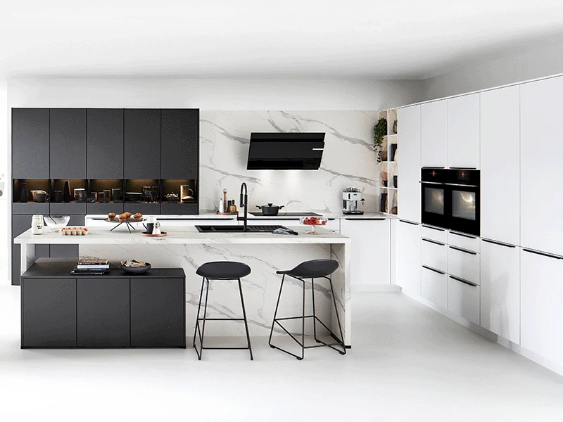 Zwart witte keuken