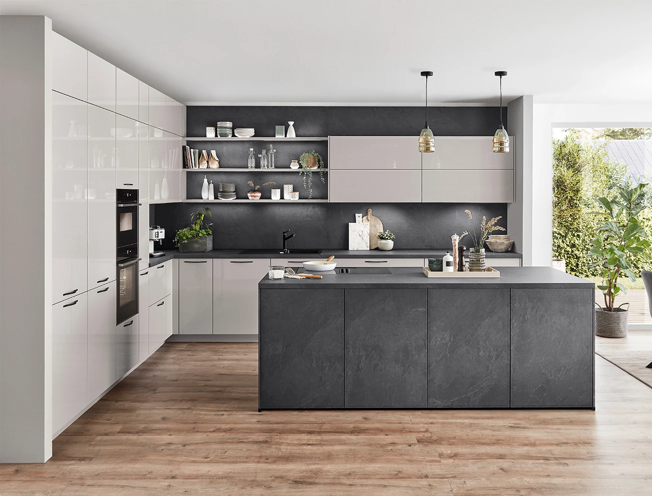 Donkergrijs kookeiland