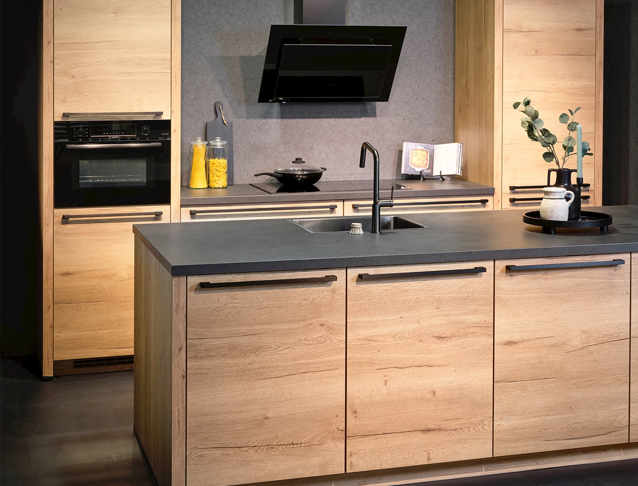 Landelijke keuken met magnetron