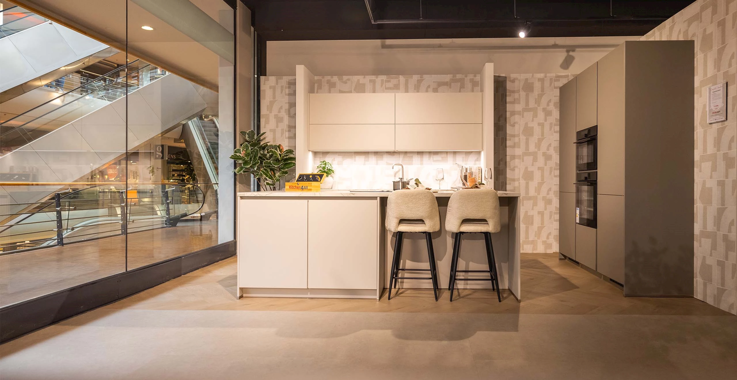 Keuken met bar in de Kitchen4All-winkel