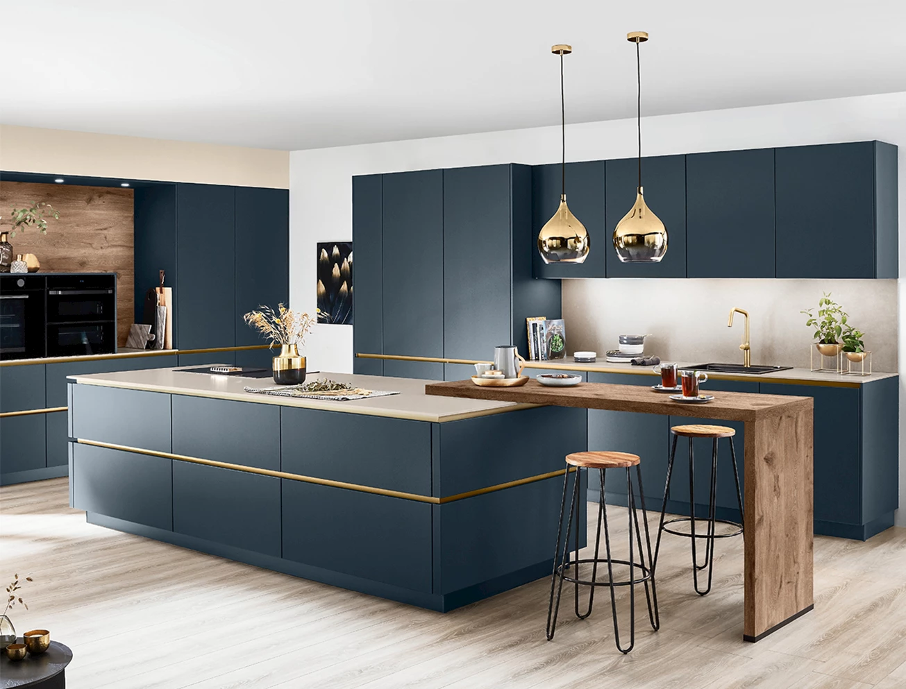 Moderne donkerblauwe keuken
