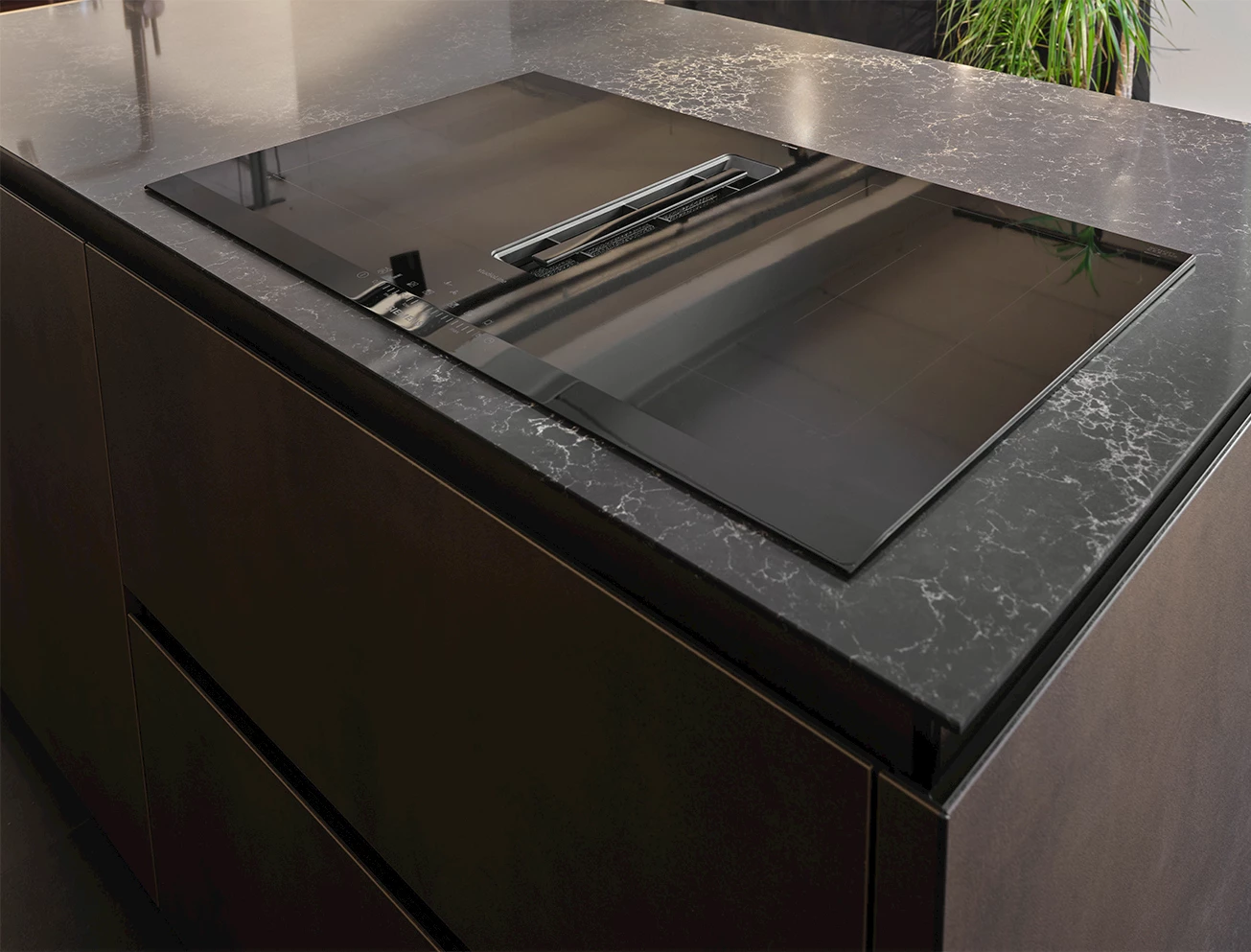 Inductiekookplaat met geïntegreerde afzuiging