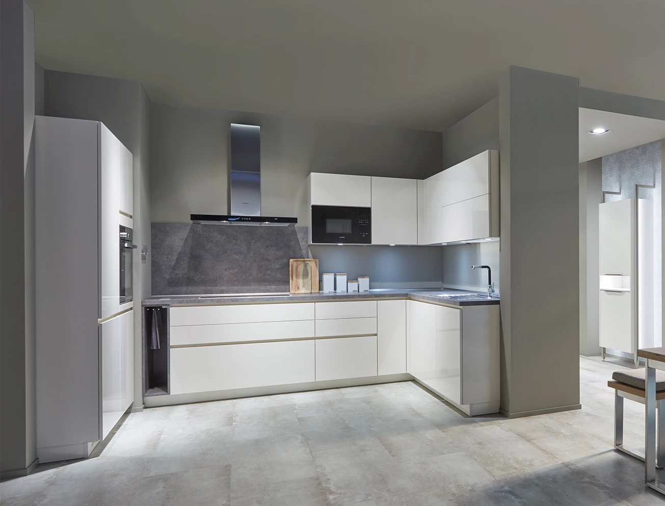 Witte industriële keuken