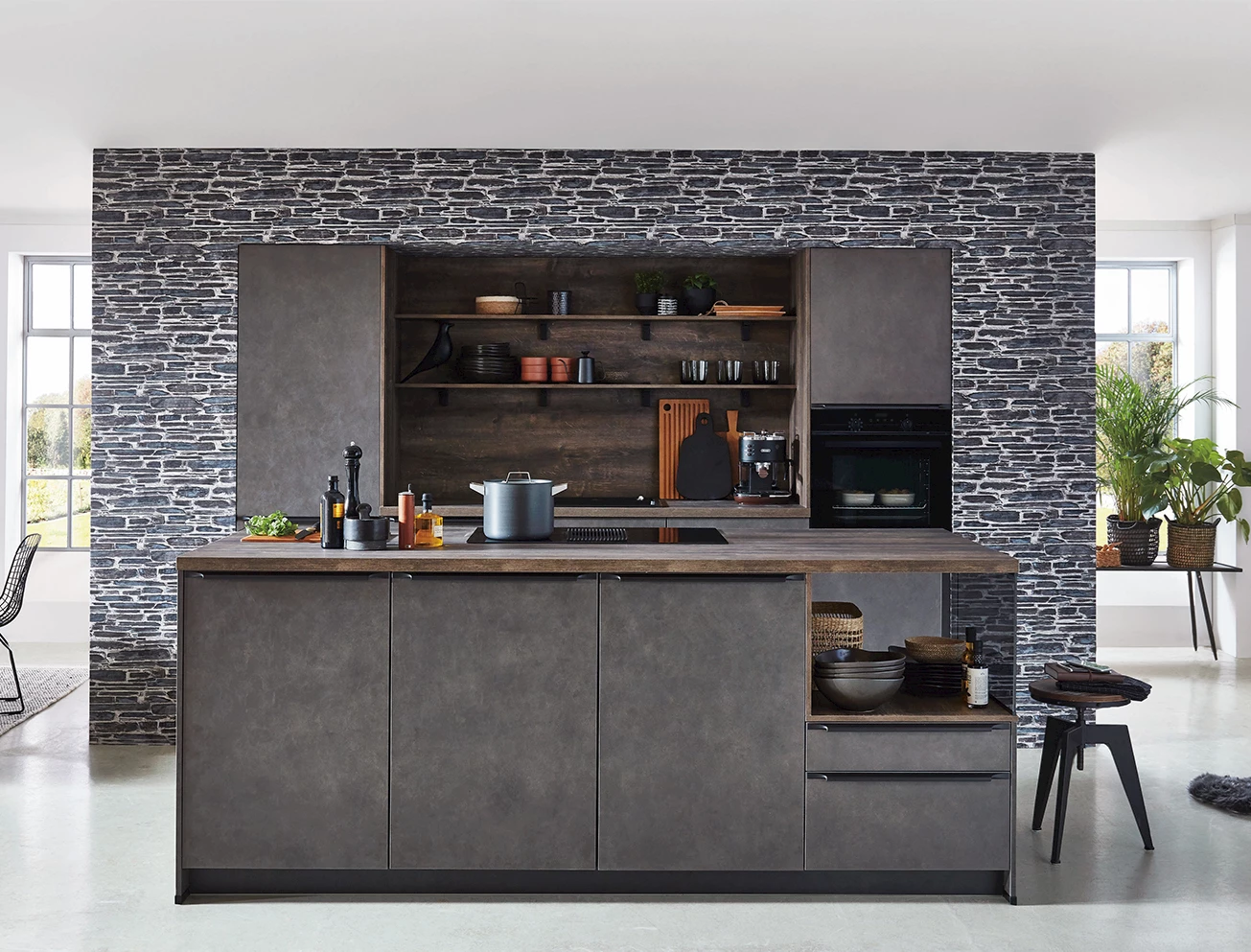 Rustieke donkergrijze keuken