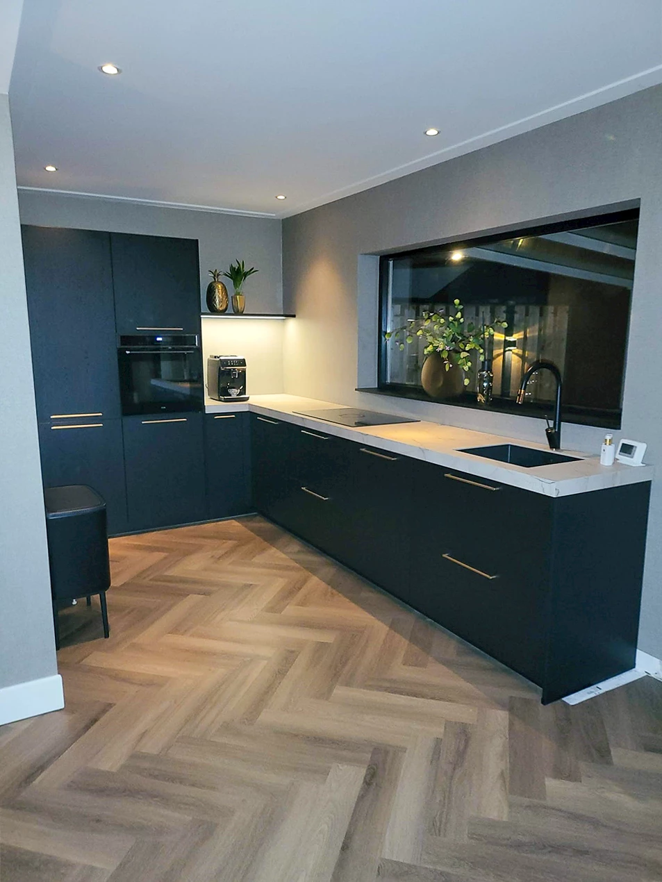 Zwarte keuken met een stijlvolle uitstraling