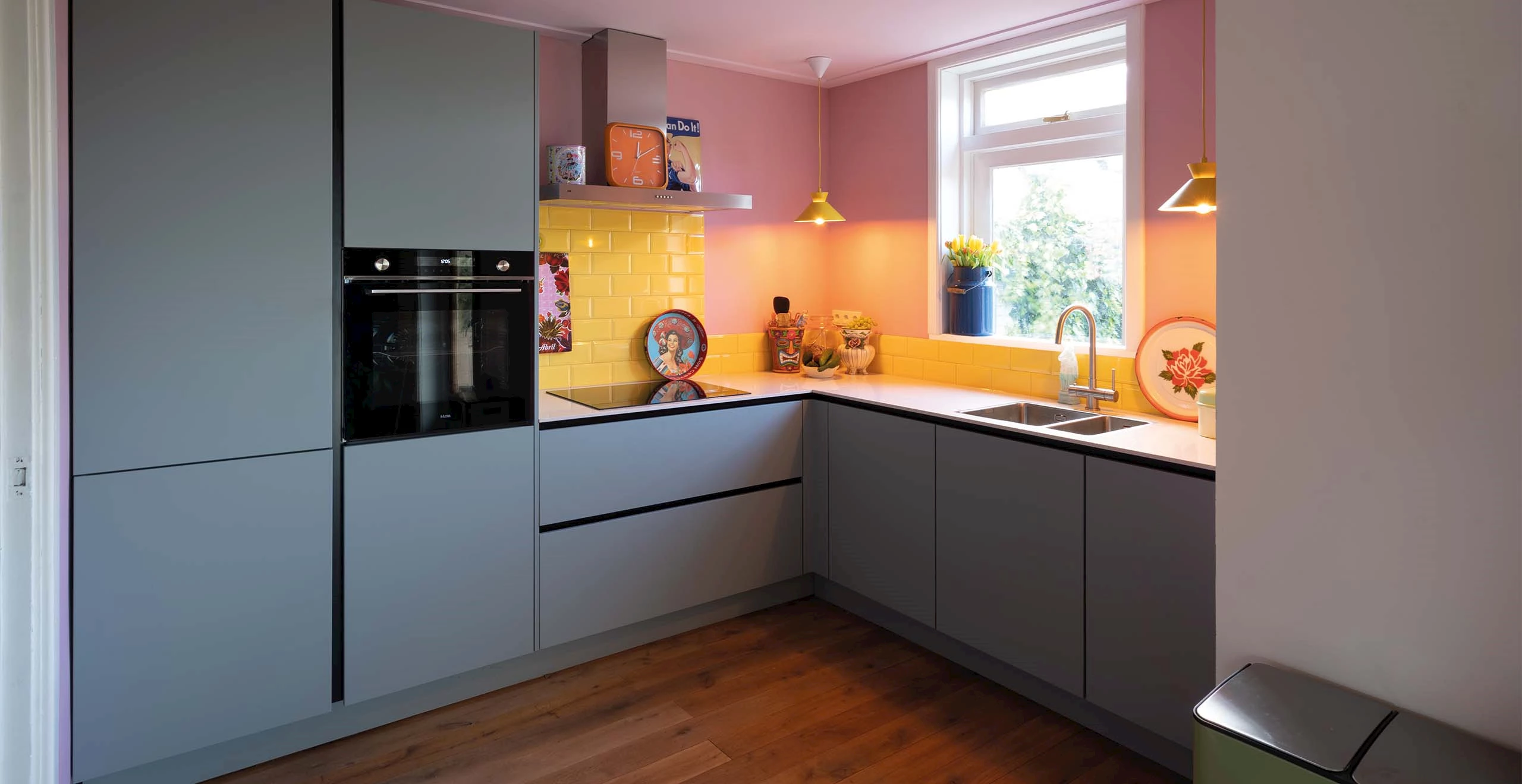 Hoekkeukens met raam (1)