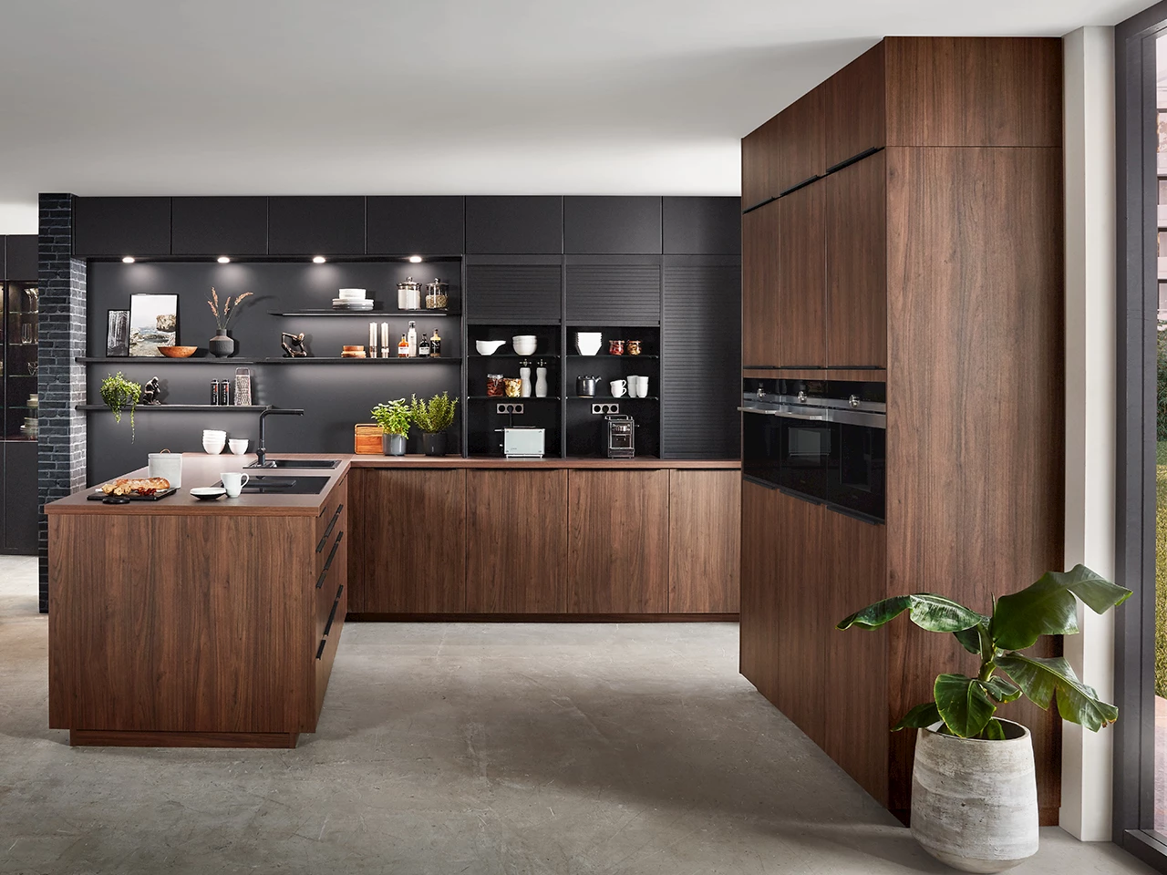 Donkere houtlook keuken