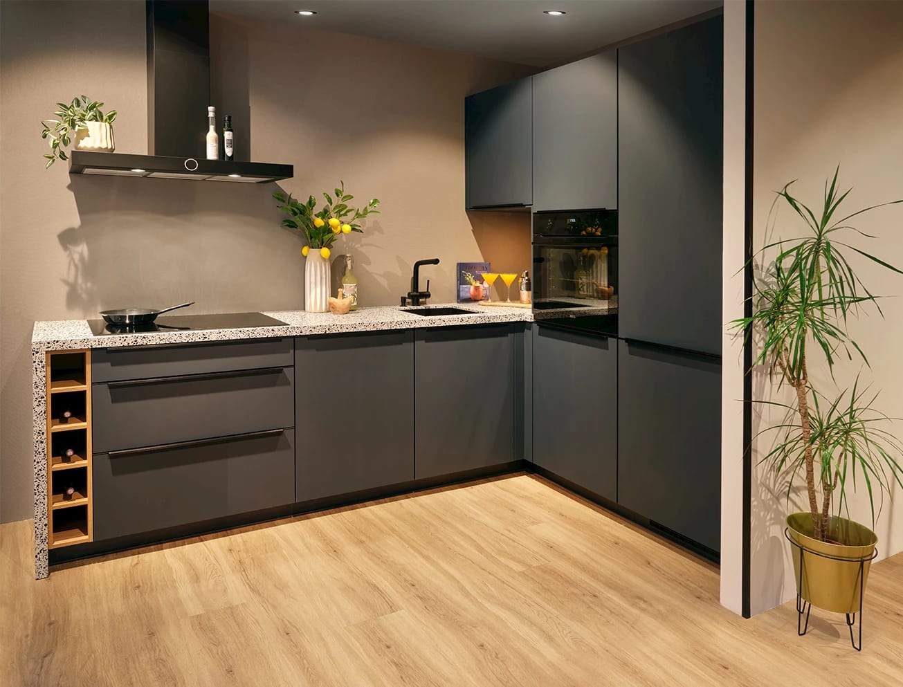 Op zoek naar een hoekkeuken met hoge kasten? Kitchen4All