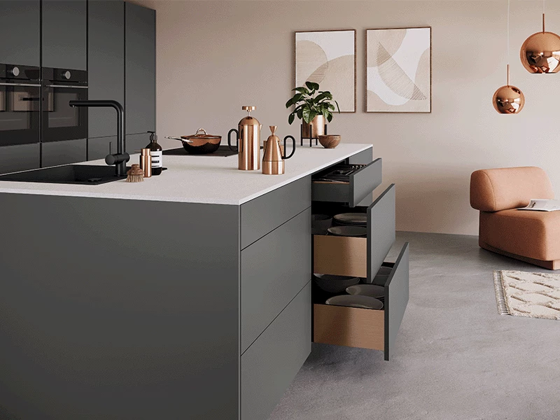 Bronzen designlades keuken