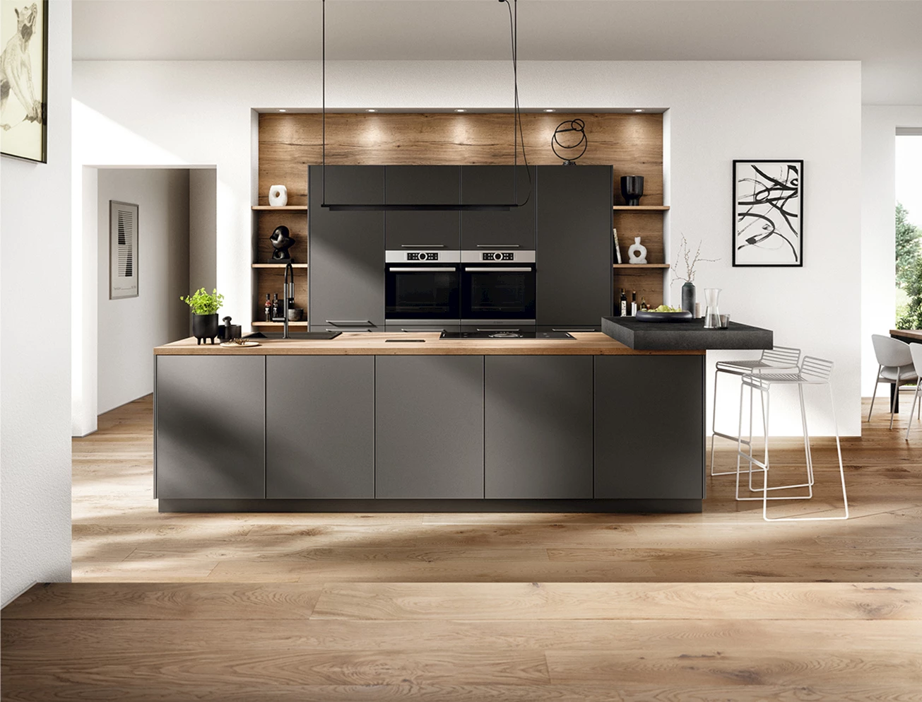 Antraciet keuken met houten blad