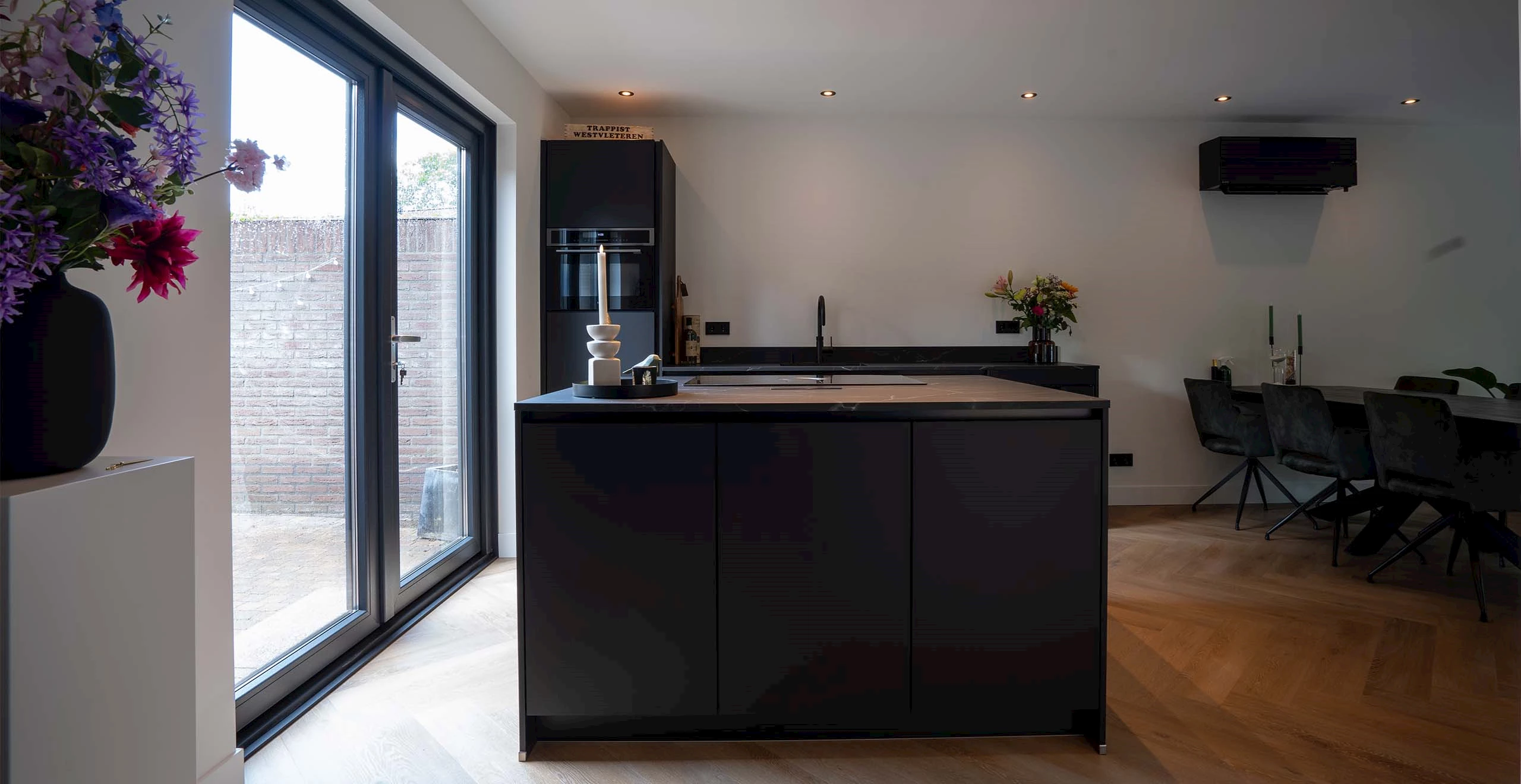 Strakke keukens met eiland (1)