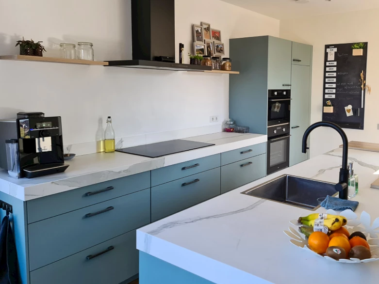 Lichtblauwe keuken