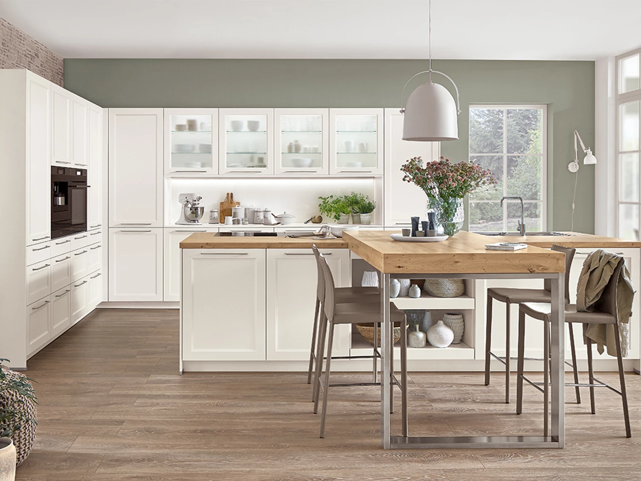 Witte keuken met eiland