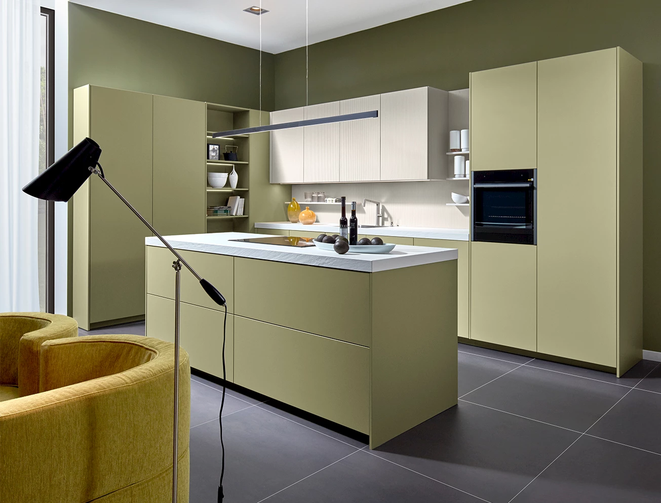 Strakke lichtgroene keuken