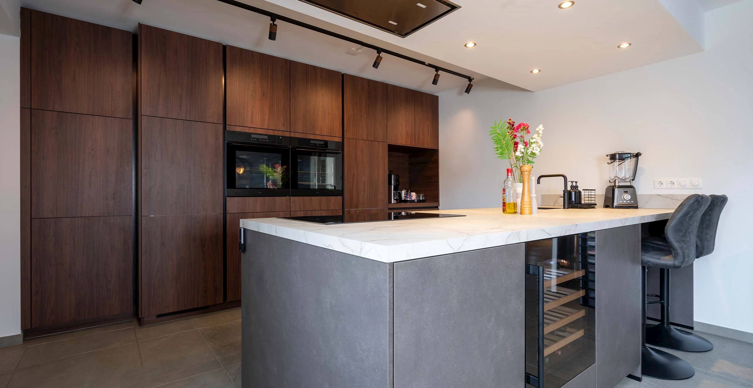 Keuken met kastenwand header