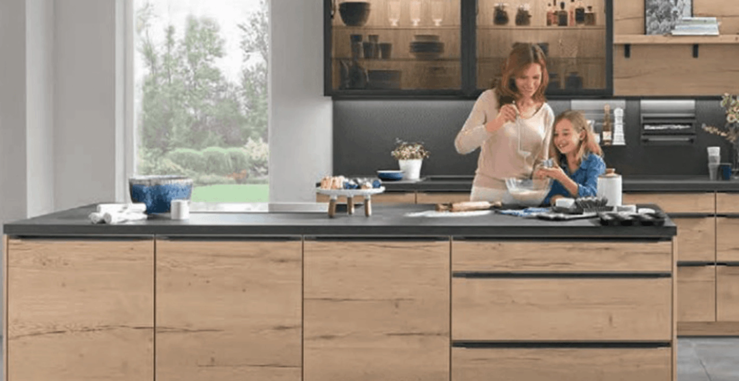 Een keuken die opgaat in het interieur