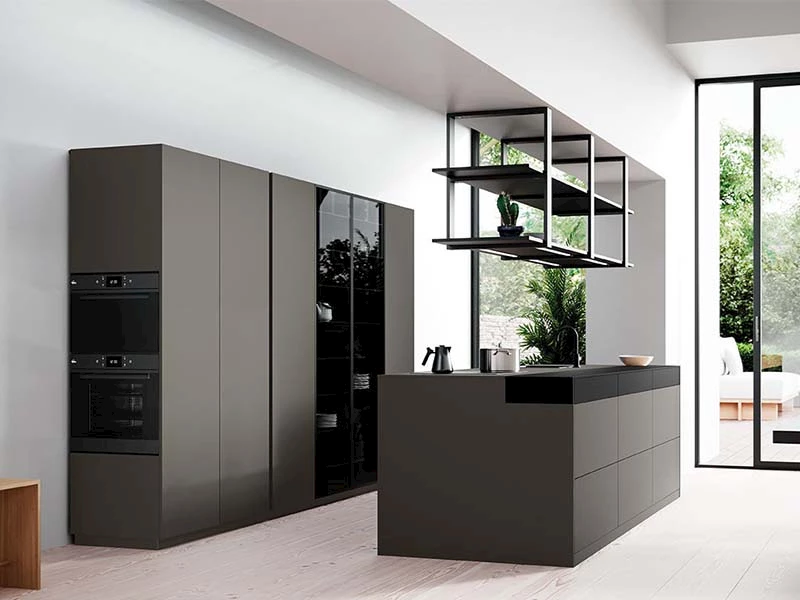 Moderne keuken met kookeiland