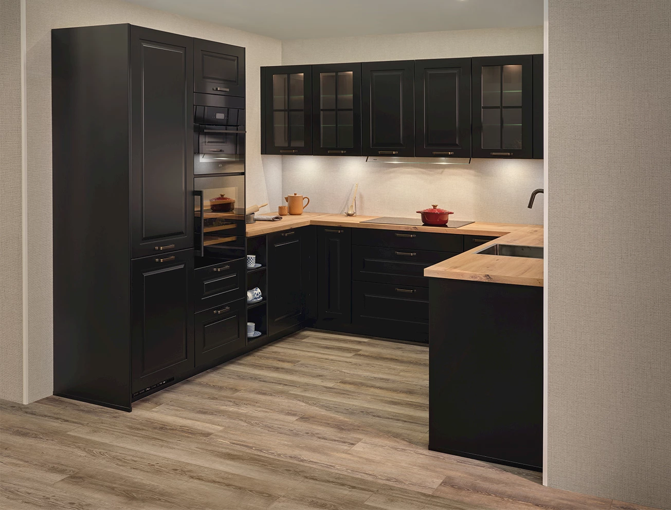 Klassieke zwarte keuken