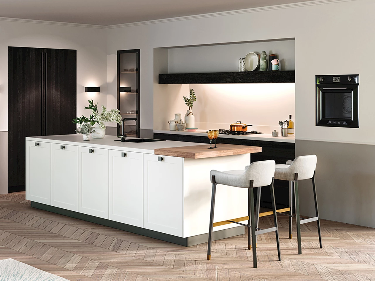 Grote keuken met kookeiland