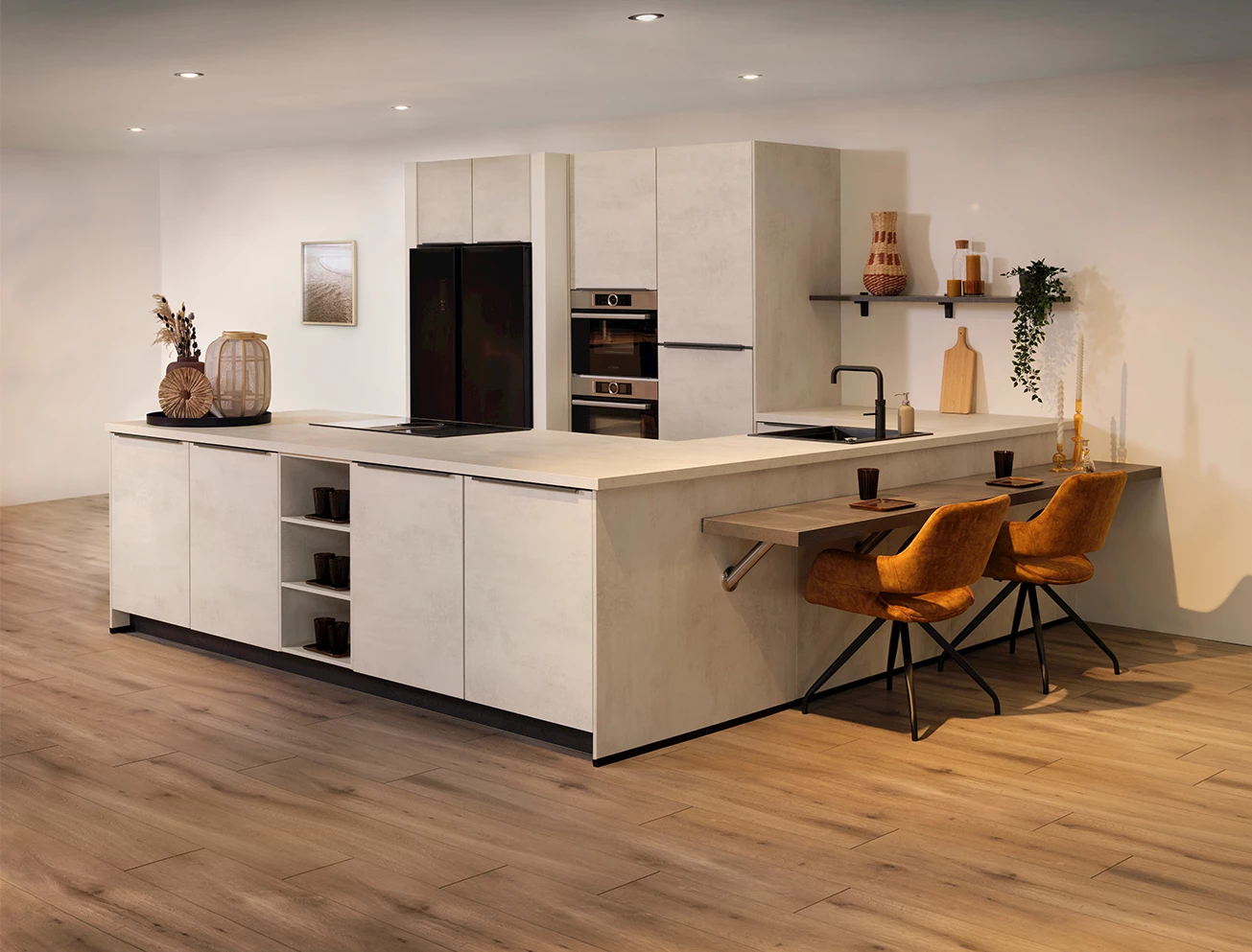 Ruime U-keuken met bar