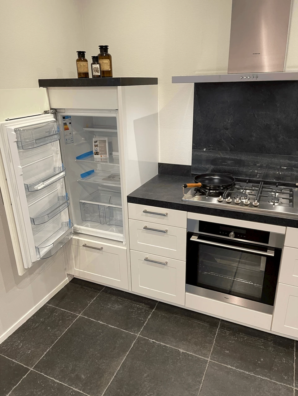 Surrey Effectiviteit Tirannie Betaalbare keukens in onze showroom | Kitchen4All