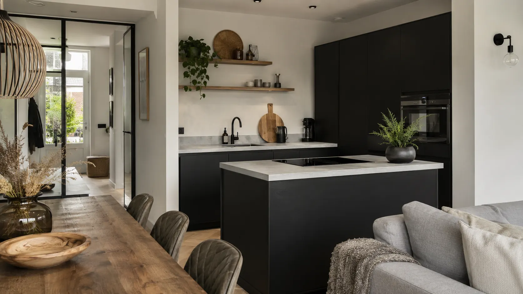 Zwarte keuken met licht betonlook werkblad